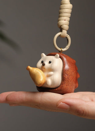 Süßer Igel Taschenanhänger aus Edelholz mit Magnet-Banane | Kreativer Schlüsselanhänger | Gopure Studio Gopure Studio